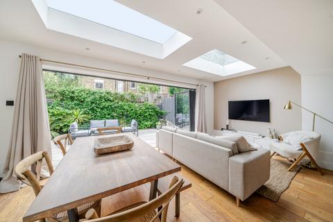 24b Womersley Road, London, N8 9AN