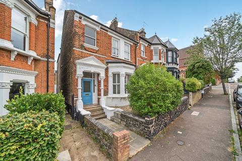 24b Womersley Road, London, N8 9AN