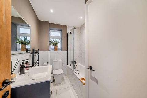 24b Womersley Road, London, N8 9AN