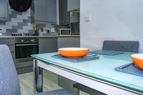 2 bedroom flat for sale, Warhol Court, Baxter Road, Watford