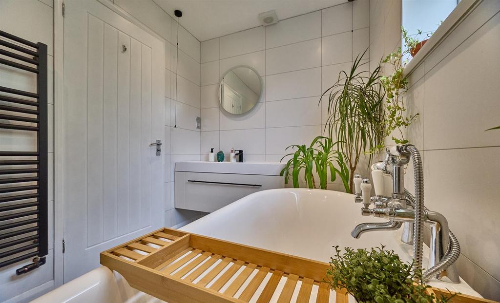 En-Suite Bathroom
