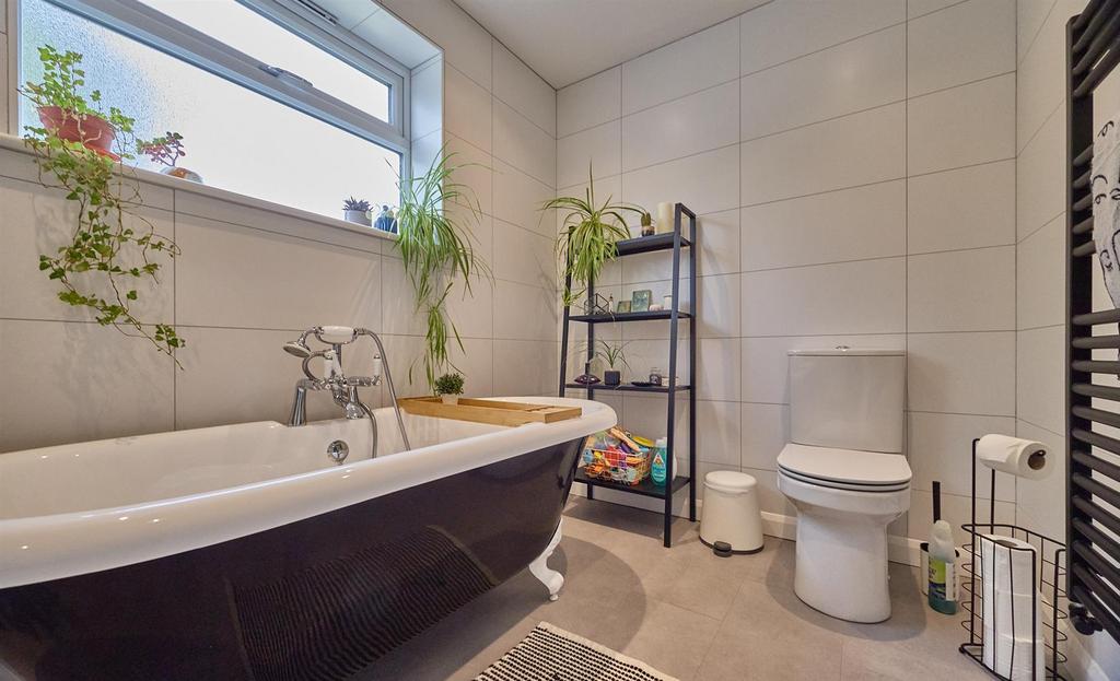 En-Suite Bathroom