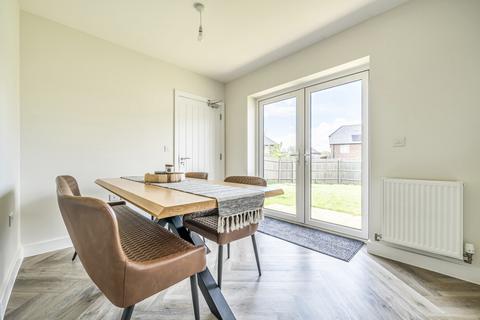 3 bedroom semi-detached house for sale, Clover Way, Bishops Waltham, Southampton, Hampshire, SO32
