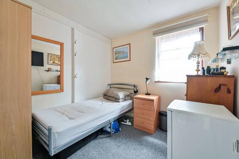 111 Abbeyfield Road, London, SE16 2BS
