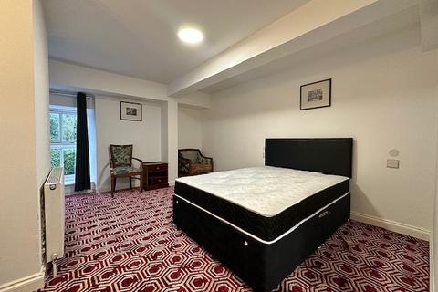 1 bedroom in a house share to rent, High Street, Winterbourne, Bristol, BS36