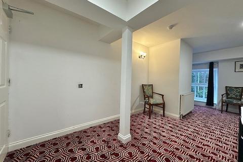 1 bedroom in a house share to rent, High Street, Winterbourne, Bristol, BS36