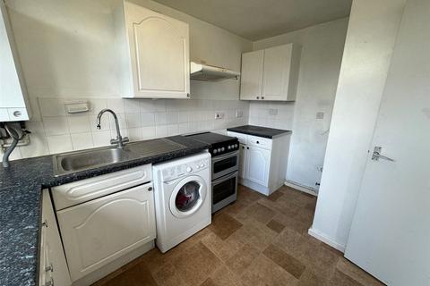 2 bedroom terraced house to rent, Southend Road, Hampshire SP10