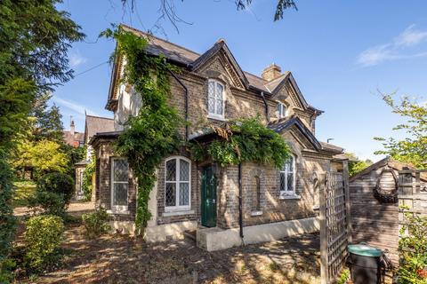 3 bedroom semi-detached house for sale - Sandhills, Wallington SM6