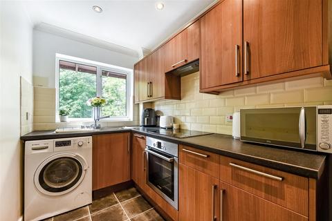 2 bedroom flat for sale, Charlton Road, Andover