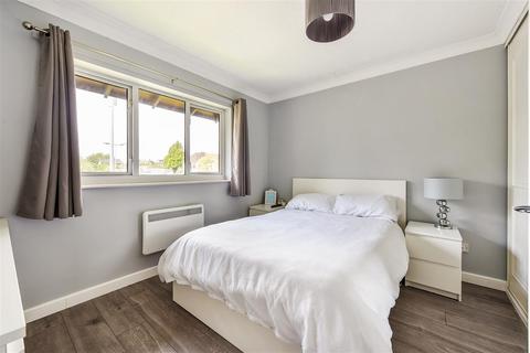 2 bedroom flat for sale, Charlton Road, Andover