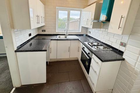 3 bedroom semi-detached house to rent, Coniston Avenue, West Yorkshire HD5