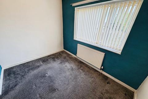 3 bedroom semi-detached house to rent, Coniston Avenue, West Yorkshire HD5