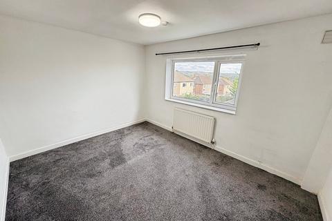 3 bedroom semi-detached house to rent, Coniston Avenue, West Yorkshire HD5