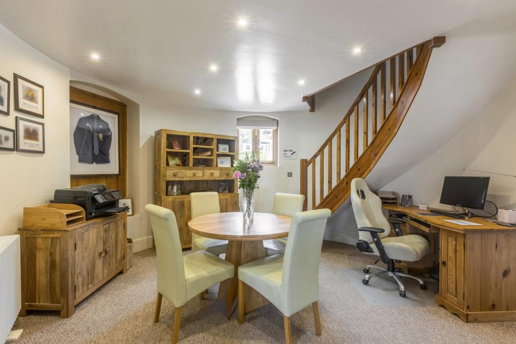 Breakfast Room