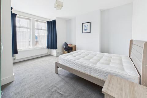4 bedroom semi-detached house for sale, Stroud Road, Gloucester