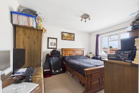 3 Dencliffe, Ashford, TW15 2PF