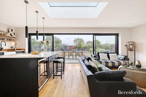 3 bedroom detached house for sale, Roman Road, Mountnessing, CM15