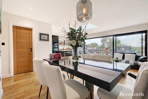 3 bedroom detached house for sale, Roman Road, Mountnessing, CM15