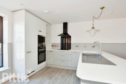 2 bedroom end of terrace house to rent, Newport Road Apse Heath PO36