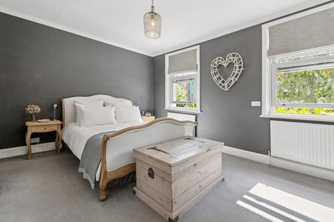 25 Clifton Road, Isleworth, TW7 4HJ