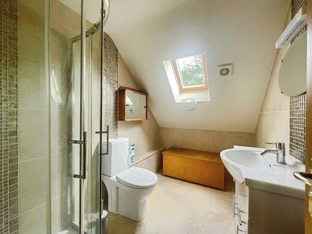Pbox-bathroom-325258.JPG