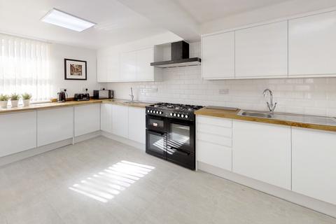 7 bedroom house share to rent, London Road, Strood, Kent, ME2