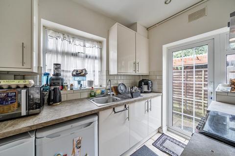 2 bedroom flat for sale, Springfield Close, Stanmore HA7