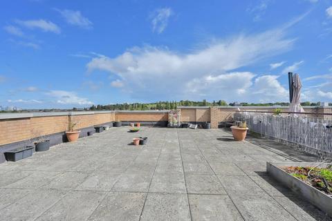 1 bedroom flat for sale, Bromley Road, Beckenham Hill, London, SE6