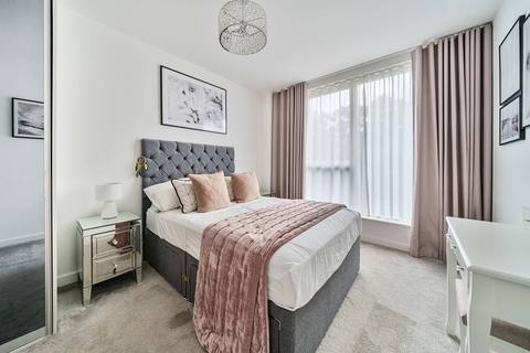 Avenue Road, South Acton, LONDON, W3