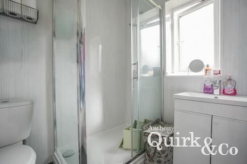 1 bedroom detached bungalow for sale, Aalten Avenue, Canvey Island, Essex, SS8