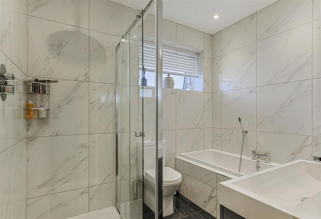 Bathroom 1.jpg