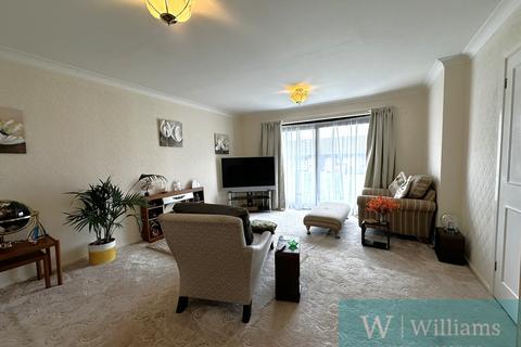2 bedroom bungalow for sale, The Lawns, Fairlee Road, Newport, Isle of Wight