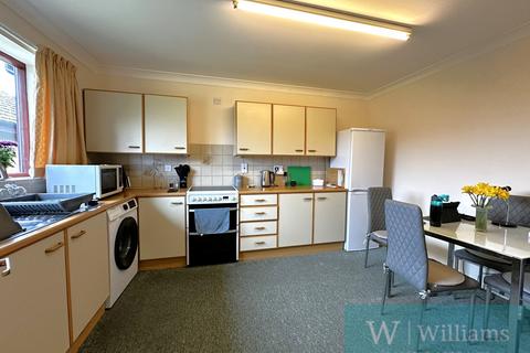 2 bedroom bungalow for sale, The Lawns, Fairlee Road, Newport, Isle of Wight