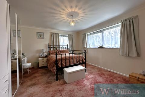 2 bedroom bungalow for sale, The Lawns, Fairlee Road, Newport, Isle of Wight