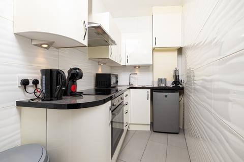 undefined, Uxbridge Road, London W12