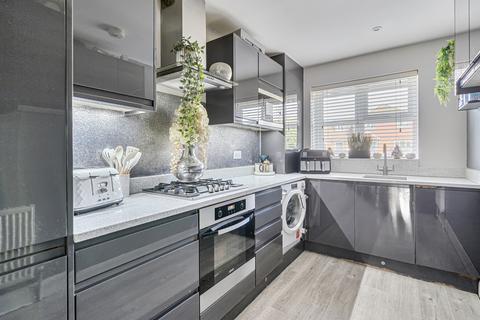 3 bedroom terraced house for sale, Homefield Road, Walton-On-Thames, Surrey, KT12
