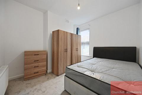 3 bedroom flat for sale, Oldfield Road, London, NW10 9