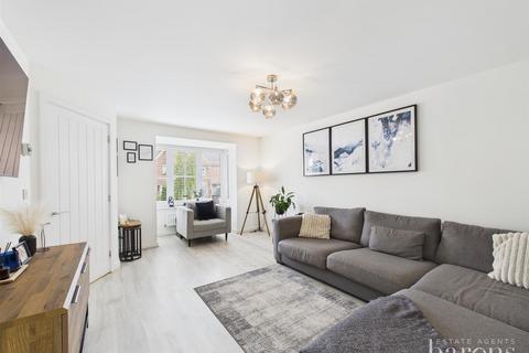 18 Doric Avenue, Chineham, Basingstoke, RG24 8NW