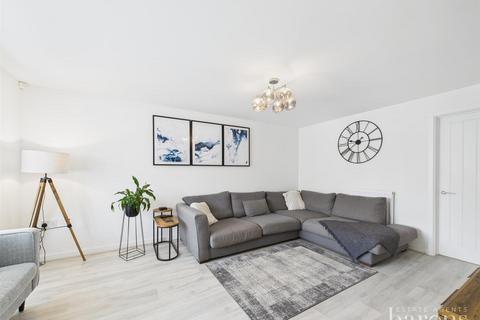 18 Doric Avenue, Chineham, Basingstoke, RG24 8NW