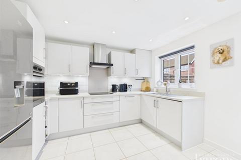 18 Doric Avenue, Chineham, Basingstoke, RG24 8NW
