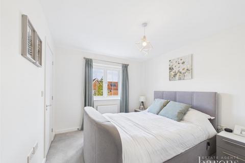 18 Doric Avenue, Chineham, Basingstoke, RG24 8NW
