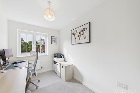 18 Doric Avenue, Chineham, Basingstoke, RG24 8NW