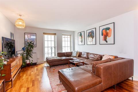 9 Hanover Place, London, E3 4QD