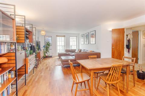 9 Hanover Place, London, E3 4QD