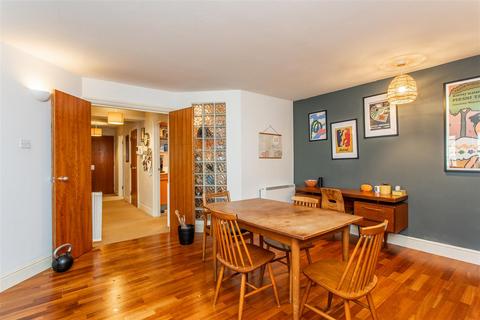 9 Hanover Place, London, E3 4QD