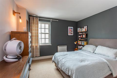 9 Hanover Place, London, E3 4QD