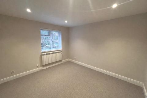 1 bedroom terraced house to rent, Weybrook Drive, Guildford GU4