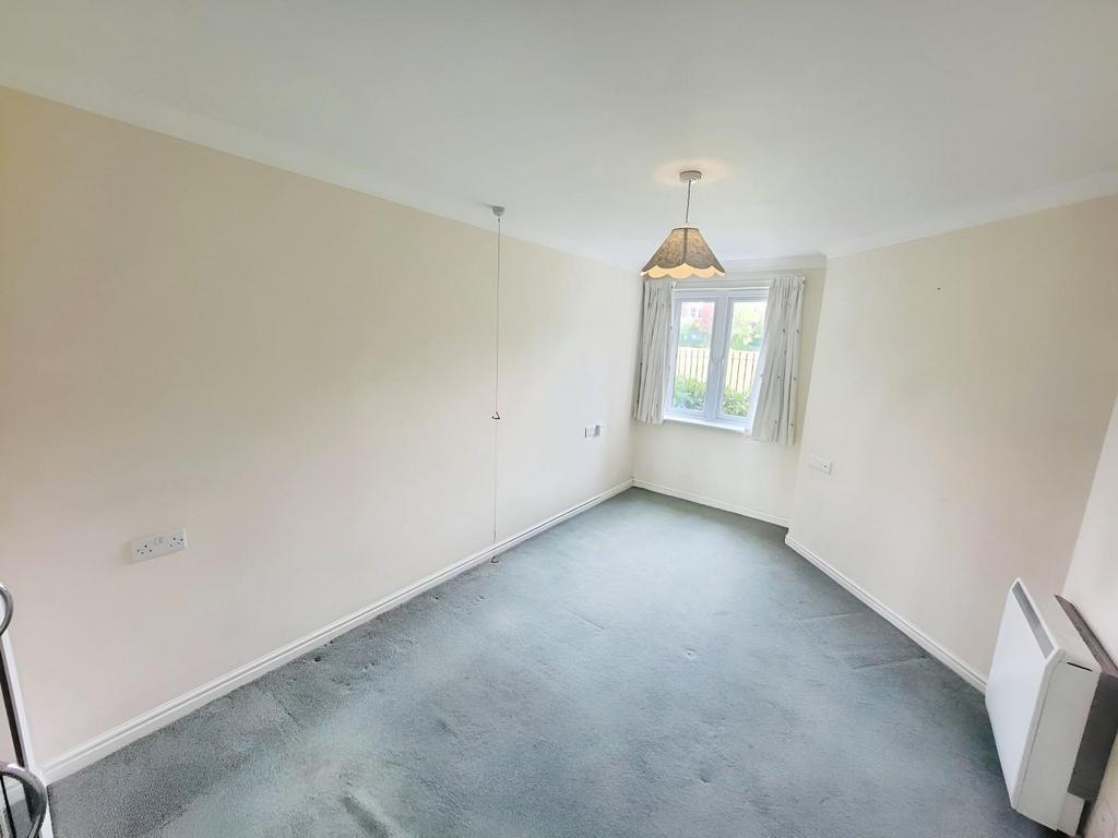 Garden House Court - Bed2.jpg