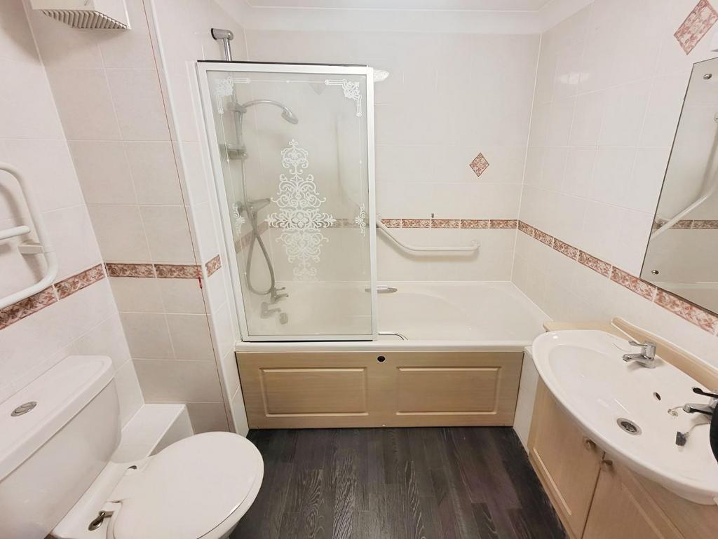 Garden House Court - Bathroom.jpg