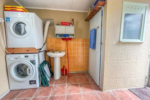 3 bedroom semi-detached house for sale, Darvel Down, Netherfield, TN33